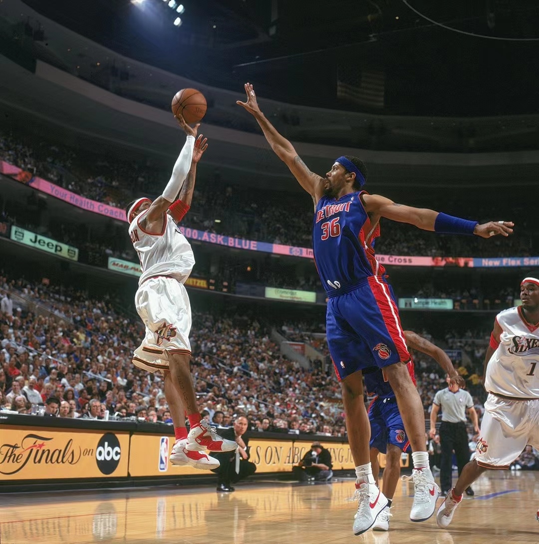 三连败！利物浦1-4埃因霍温Liverpool 1-4 PSV 🥶（利物浦吞下三连败：1-4不敌PSV埃因霍温 🥶）