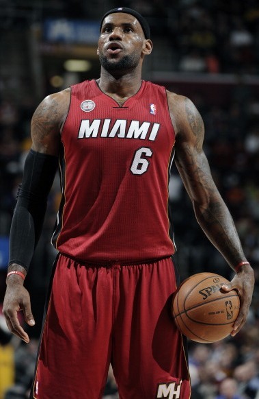 科尔：库明加明日出战成疑，梅尔顿将在客场之旅中迎来复出（科尔称库明加明日成疑 梅尔顿将随客场之旅复出）