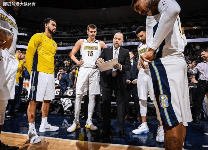 范德萨观战曼联4-1狼队，获官方俏皮回应（范德萨现身见证曼联4-1狼队，官方幽默回应）