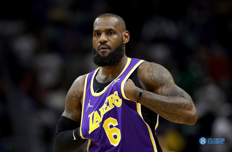 姆巴佩：于帕在本赛季属于世界最佳后卫，受到关注是很正常的（姆巴佩：于帕本赛季跻身世界顶级后卫，备受关注并不意外）