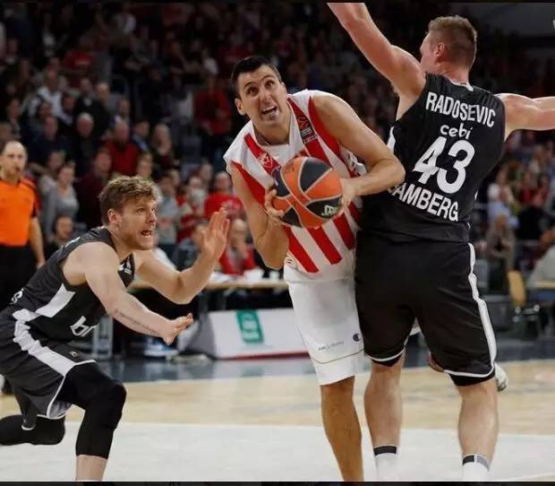 剑南春｜巴萨4-0十人毕包，费兰双响，莱万、费尔明破门（剑南春｜巴萨4-0大胜十人毕尔巴鄂，费兰梅开二度，莱万与费尔明建功）