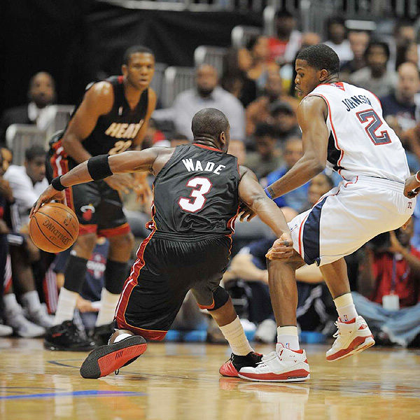 太阳本赛季终结过多支球队连胜，明天将对阵15连胜的雷霆（连胜终结者太阳明日对阵15连胜雷霆）